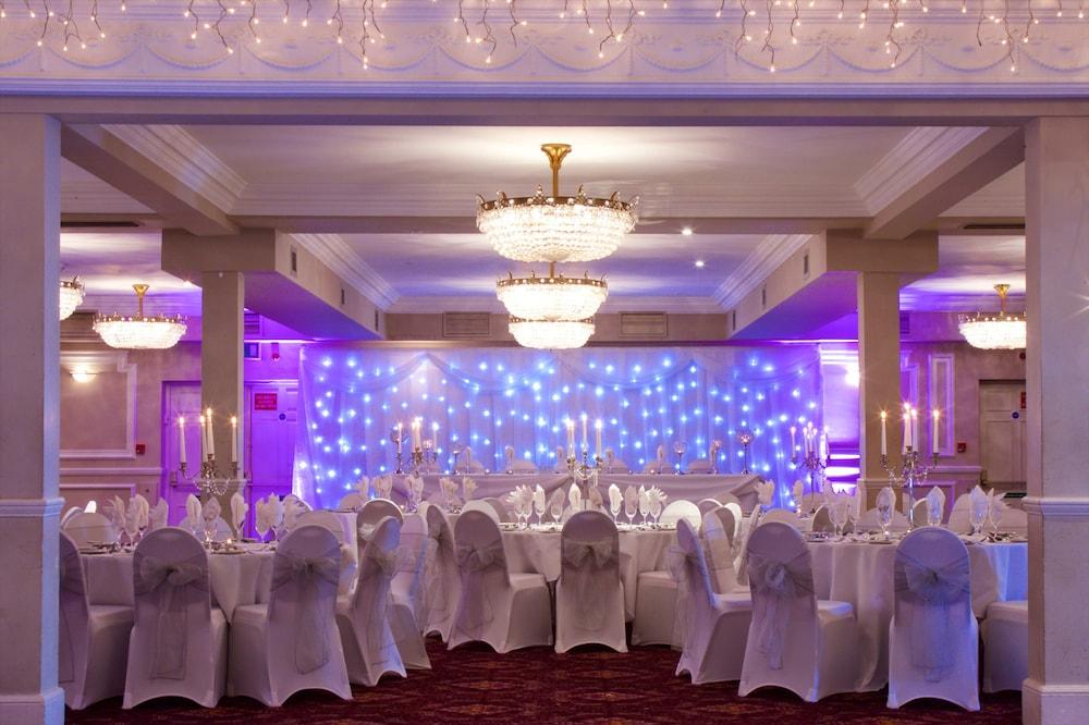 London Chigwell Prince Regent Hotel, BW Signature Collection Exterior photo