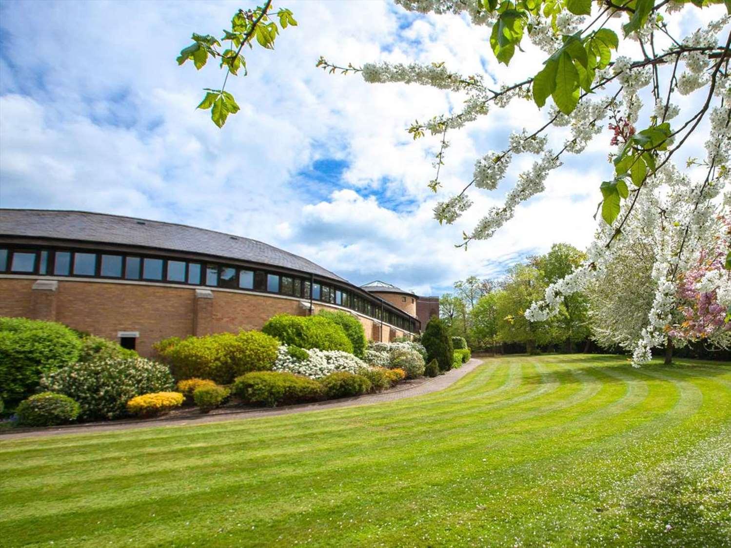London Chigwell Prince Regent Hotel, BW Signature Collection Exterior photo