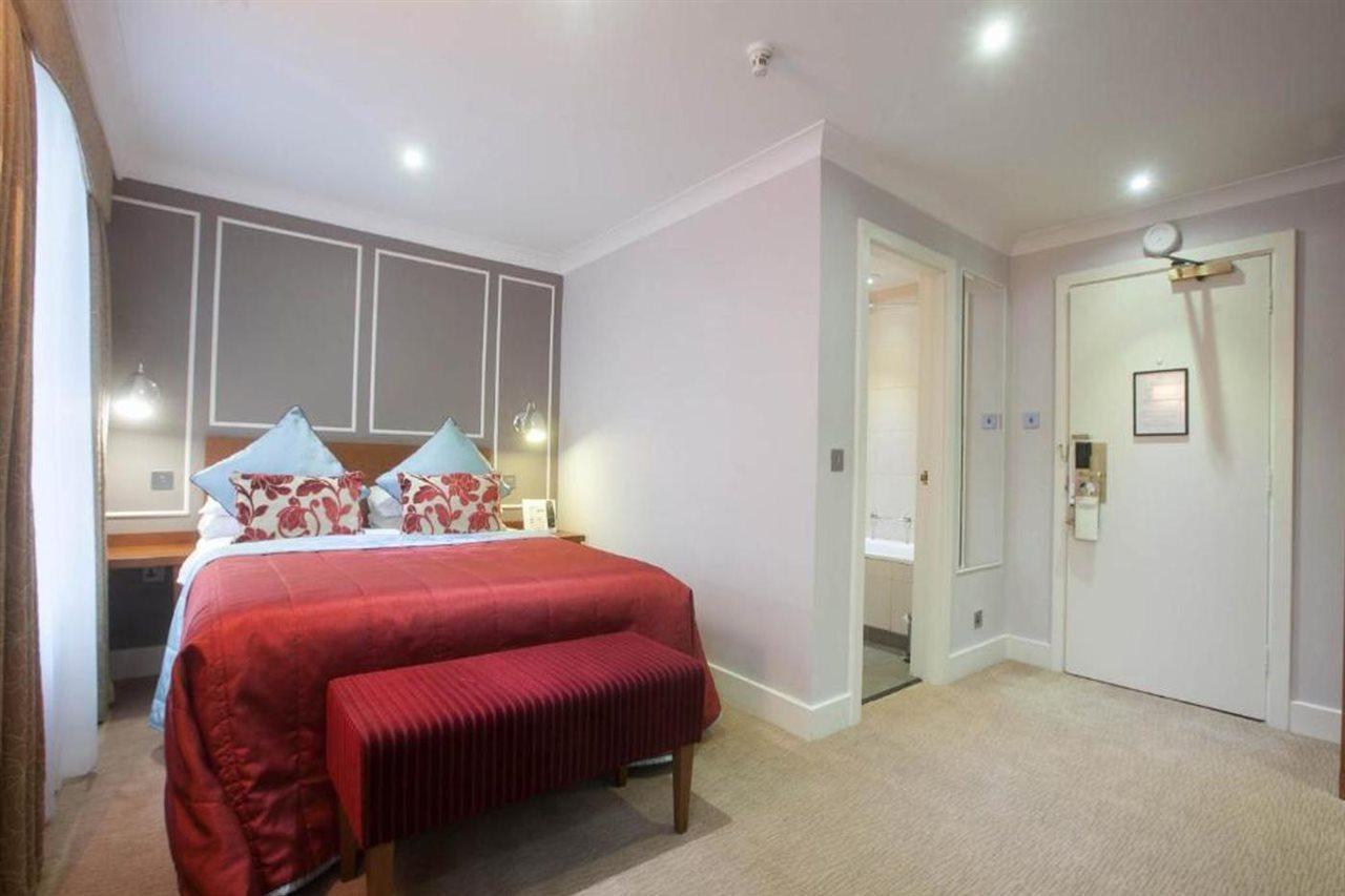 London Chigwell Prince Regent Hotel, BW Signature Collection Exterior photo