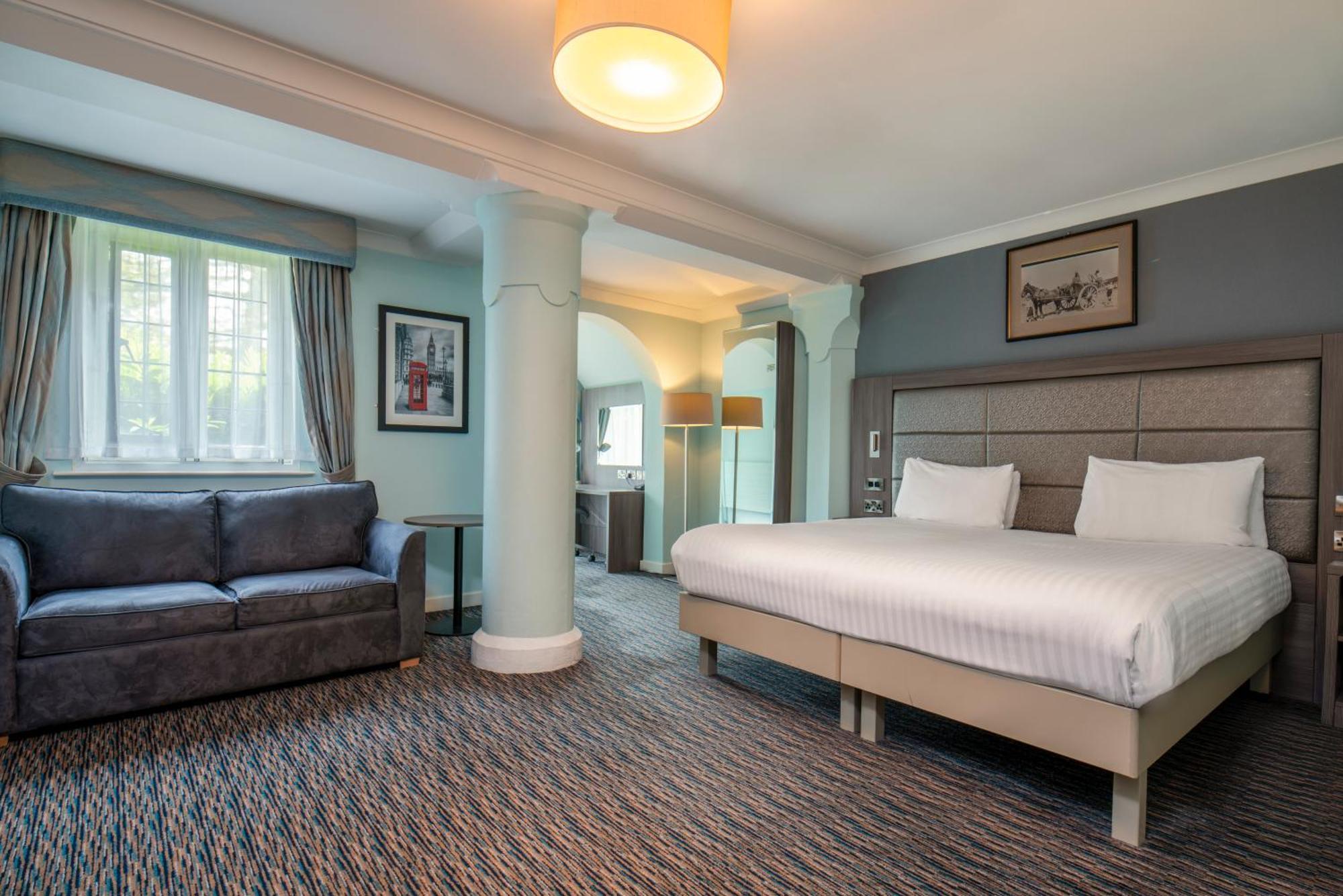 London Chigwell Prince Regent Hotel, BW Signature Collection Exterior photo
