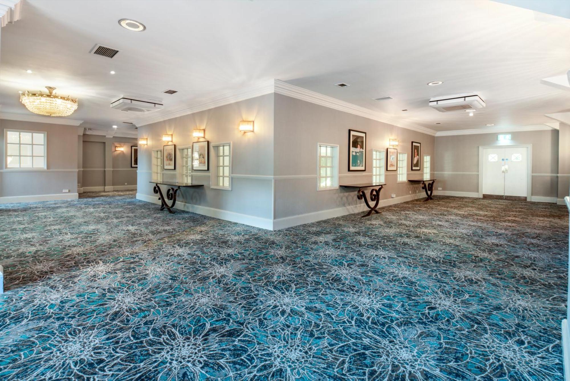 London Chigwell Prince Regent Hotel, BW Signature Collection Exterior photo