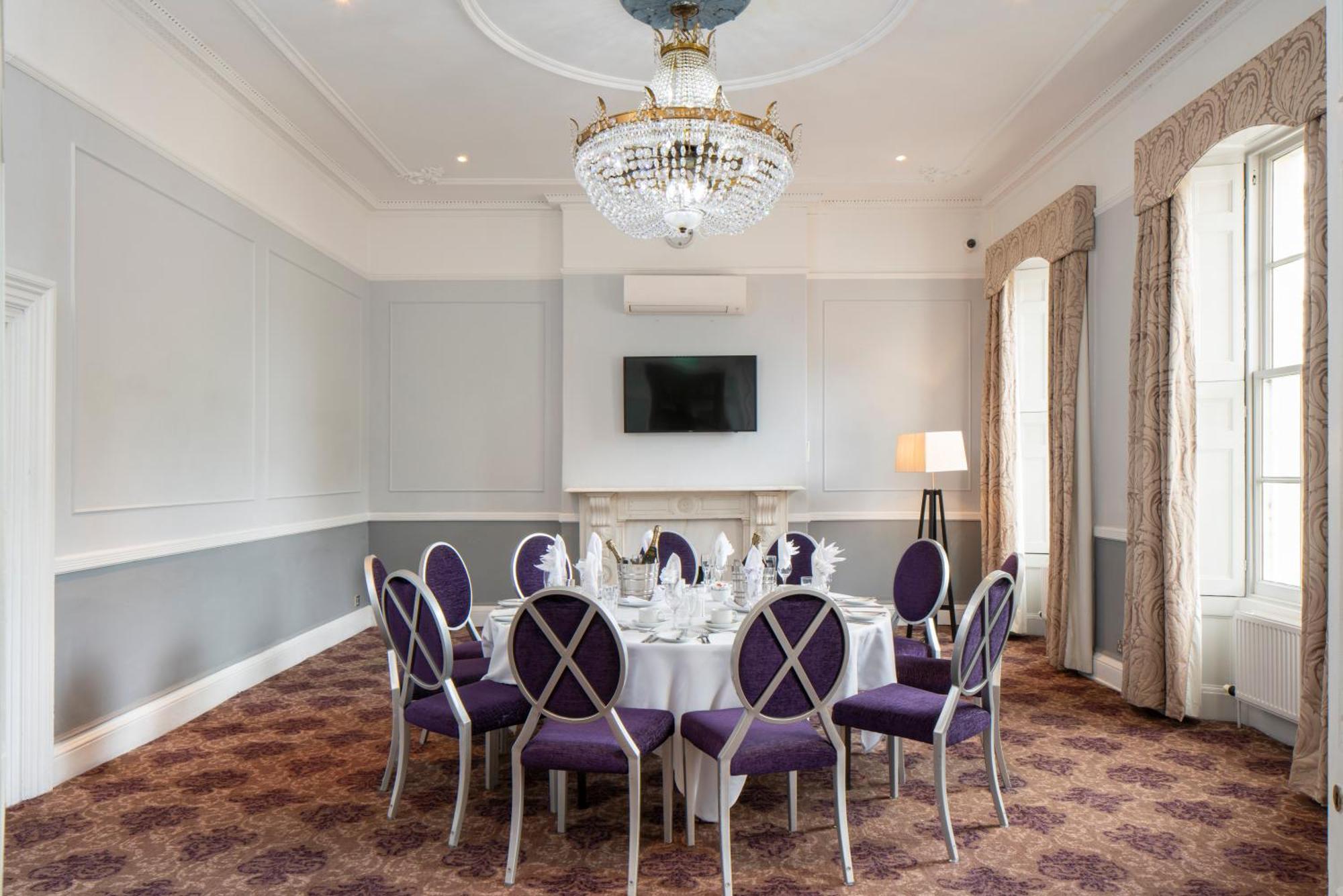 London Chigwell Prince Regent Hotel, BW Signature Collection Exterior photo
