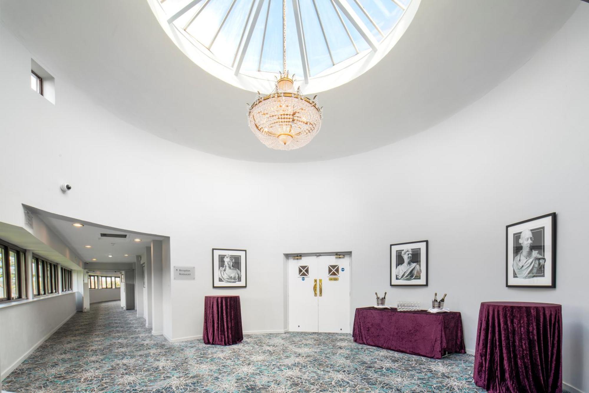 London Chigwell Prince Regent Hotel, BW Signature Collection Exterior photo