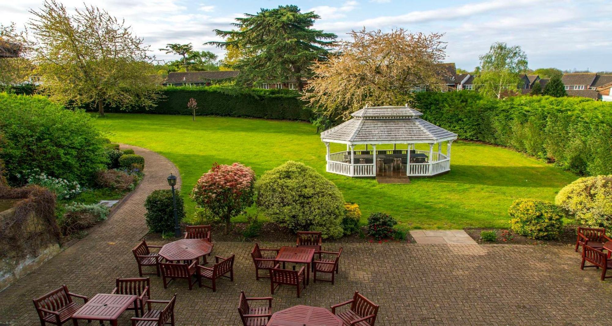 London Chigwell Prince Regent Hotel, BW Signature Collection Exterior photo